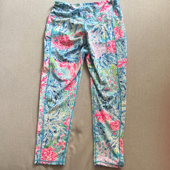 Lilly Pulitzer Luxletic 3/4 Leggings with side pocket size large - Picture 4 of 5